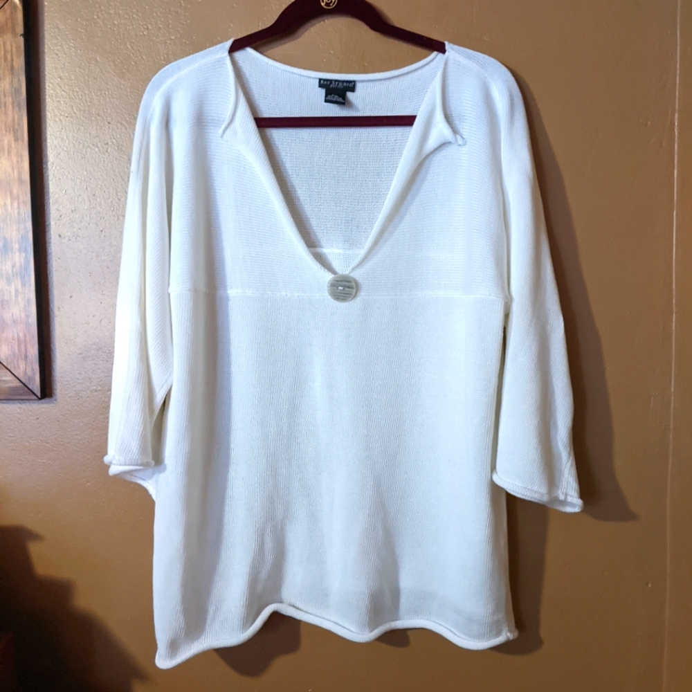 White lightweight knit V-neck Sweater Women's petite XL Bay Studio